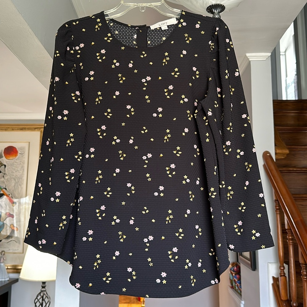 🌺 LOFT Floral Blouse Sz M